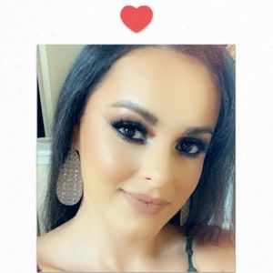 Meet your Posher, Adriana